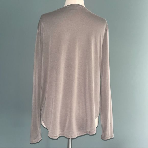 BANANA REPUBLIC LONG SLEEVE SILKY SOFT SHIRT | KHAKI GREEN | SIZE SMALL - Picture 4 of 8